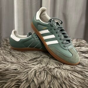 Adidas samba sneakers - size 7 women’s